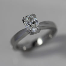 Load image into Gallery viewer, Oval Diamond Ring I VS1 - GIA 1.14CT